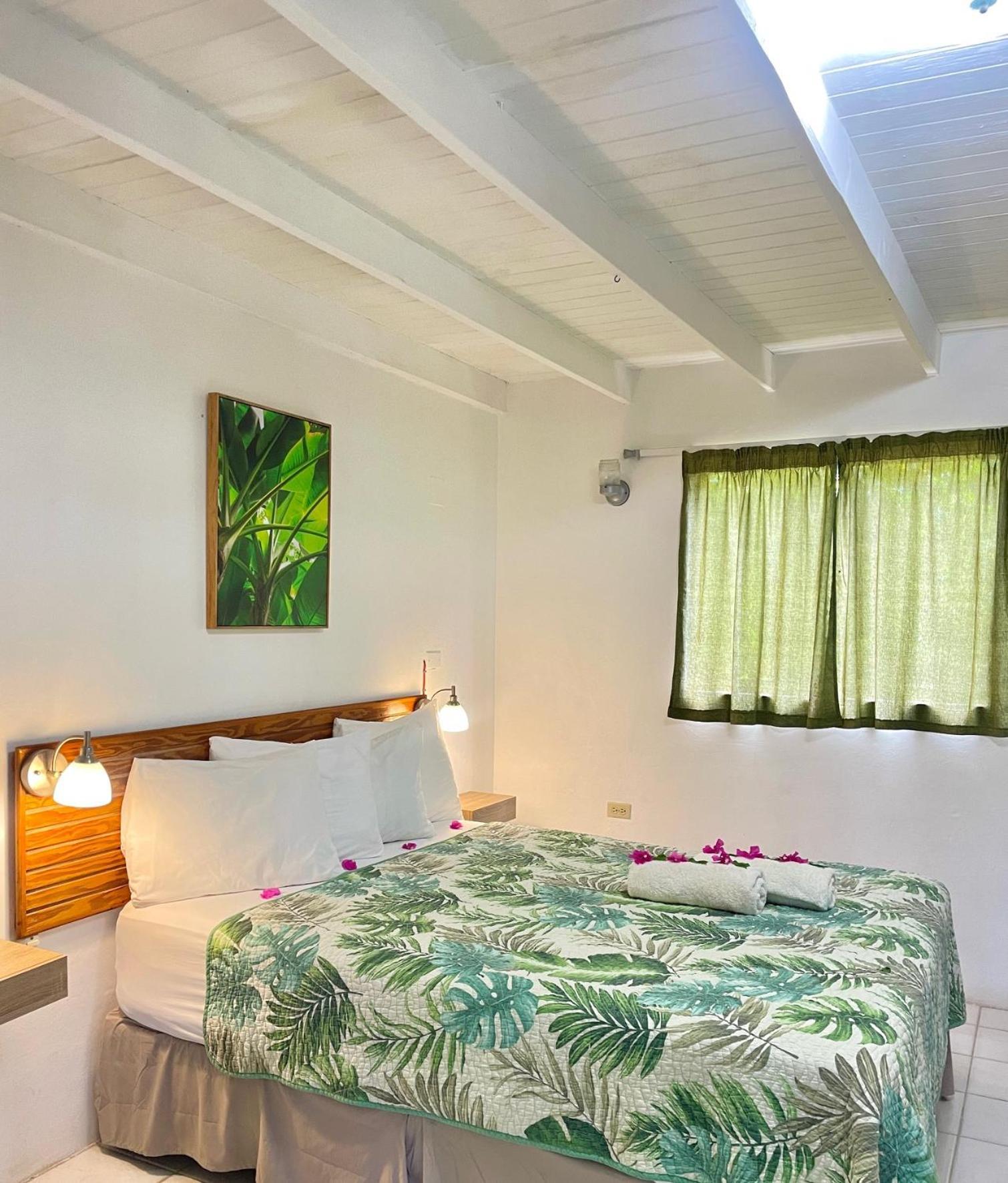 Bananaquit Tobago -Stay Near The Beach Crown Point Exteriör bild